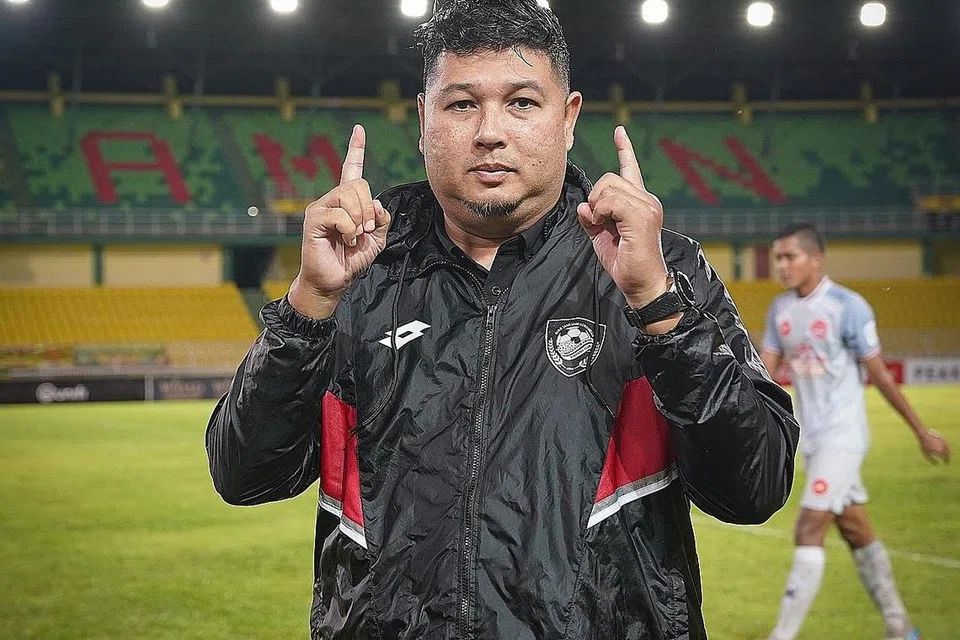 PENCAPAIAN HEBAT: Aidil kini mempunyai rekod hebat di Malaysia - menjulang Piala FA pada 2019 dan menjadi naib juara liga 2020 dan tahun ini dalam tempoh hanya tiga musim bersama Kedah. - Foto-foto FACEBOOK KEDAH DARUL AMAN FC