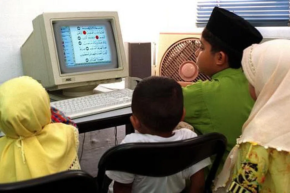 GUNAKAN SEBAIK-BAIKNYA: Gunakan media sosial untuk tujuan yang baik, bukan tujuan merosakkan atau mengaibkan orang. - Foto hiasan