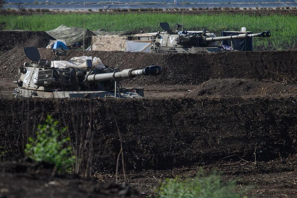 DI SEMPADAN LEBANON-ISRAEL: Pasukan tentera Israel bersedia di Upper Galilee bagi menghadapi kemungkinan kumpulan militan Hezbollah menyasarkan serangan di perkampungan perbatasannya dengan Israel di Dahaira, selatan Lebanon.