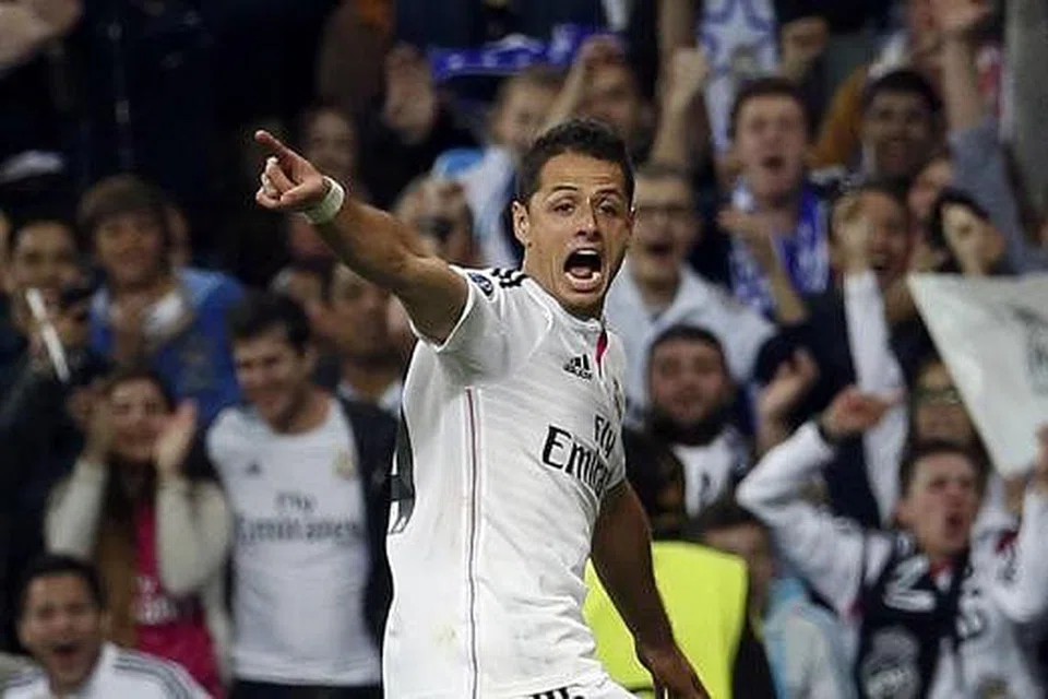 WIRA REAL: Penyerang Real Madrid, Javier Hernandez, meraikan gol kemenangan jaringannya ke atas Atletico Madrid kelmarin. - Foto REUTERS