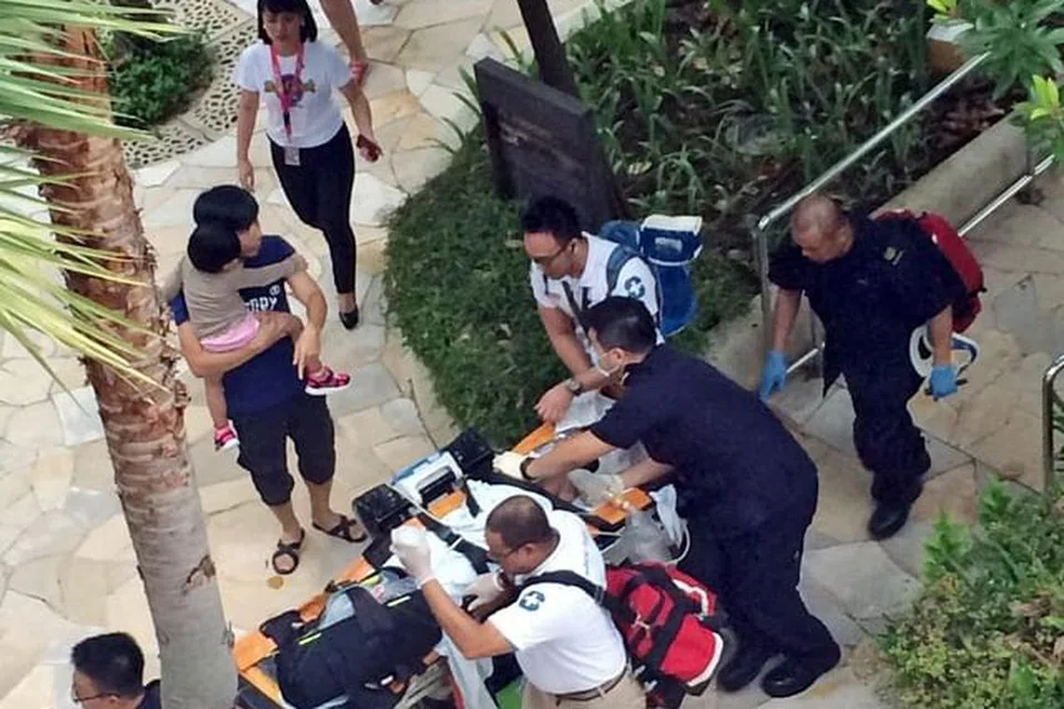 Seorang budak lelaki berusia tujuh tahun lemas di kolam Hotel Hard Rock di Resorts World Sentosa pada Jun 2015. t