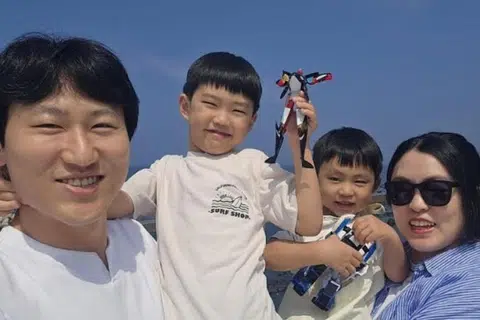 Isteri Encik Jang Sang-ho kehilangan pekerjaannya yang dijalankan 10 tahun di firma reka bentuk seni bina selepas mengambil cuti bersalin selama dua tahun.