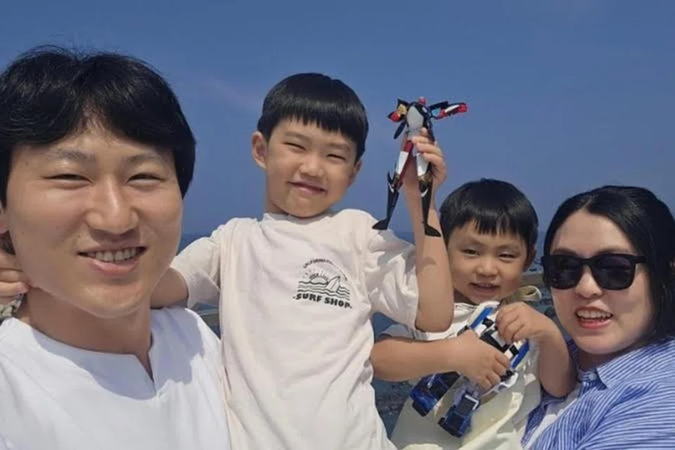 Isteri Encik Jang Sang-ho kehilangan pekerjaannya yang dijalankan 10 tahun di firma reka bentuk seni bina selepas mengambil cuti bersalin selama dua tahun.