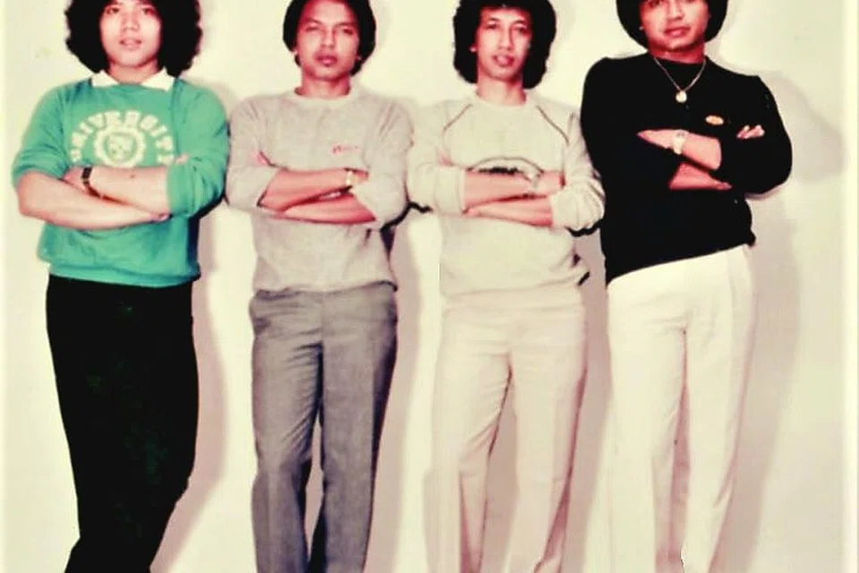 Kumpulan Kalibers, dianggotai dari kiri (Almarhum) Ann Sulaiman (sepupu Eddy), Eddy Ali, Abu Bakar Yem (sepupu) dan Eddy Nor Ali.