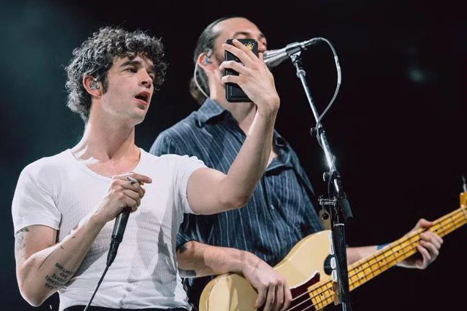 DISENARAIHITAM: Kuala Lumpur menyenaraihitam kumpulan Britain The 1975 selepas tindakan biadap vokalis kumpulan itu semasa persembahan konsert Good Vibes di Sepang pada Jumaat. 