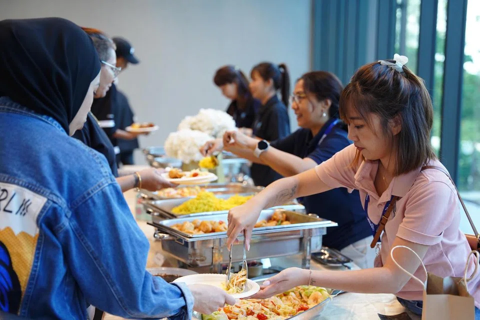 Lebih 500 tetamu terdiri daripada 110 keluarga bekas pesalah buka puasa bersama dalam majlis iftar anjuran NeuGen Fund.