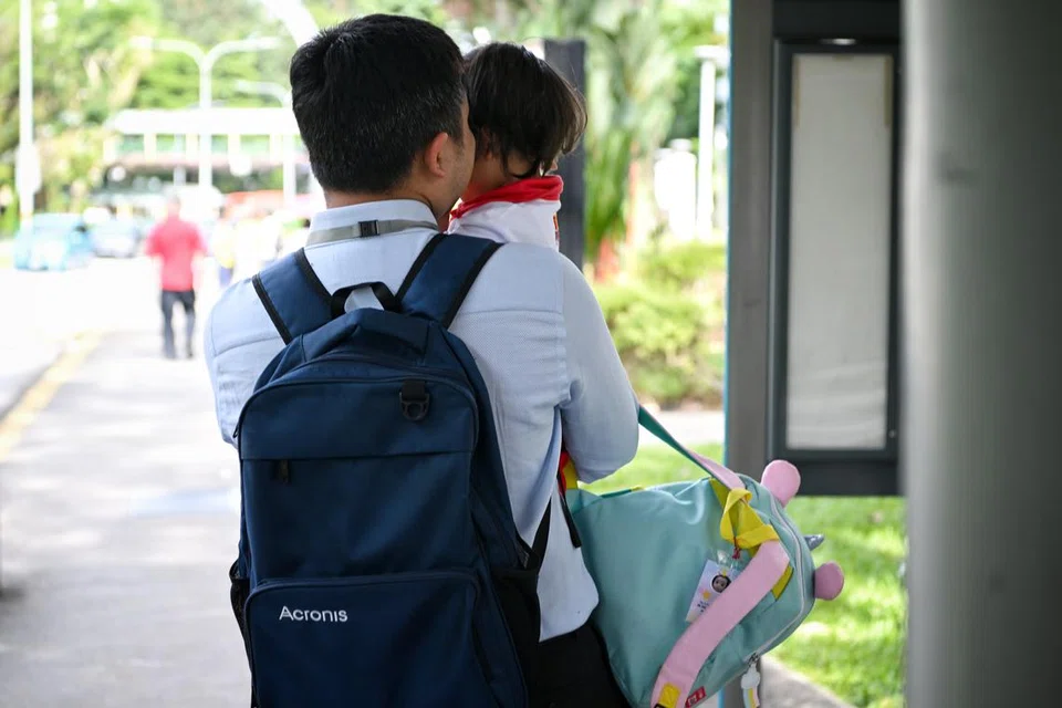 Ramai bapa muda kini semakin memainkan peranan mereka dengan lebih baik, terutama dengan kesedaran yang semakin meningkat tentang pentingnya terlibat secara langsung dalam kehidupan anak.