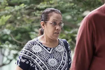 Alamelu Paramaguru, prasekolah, tendang murid 