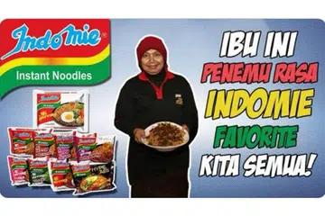 LEGASI MI SEGERA: Allahyarhamha Nunuk Nuraini diiktiraf sebagai pencipta pelbagai perencah Indomie khususnya mi goreng yang popular seantero dunia. Pemergiannya diratapi warga Indonesia yang membanjiri laman media sosial seperti Twitter dengan ucapan takziah dan kenangan jasanya. - Foto TWITTER LAILA DIMYATI