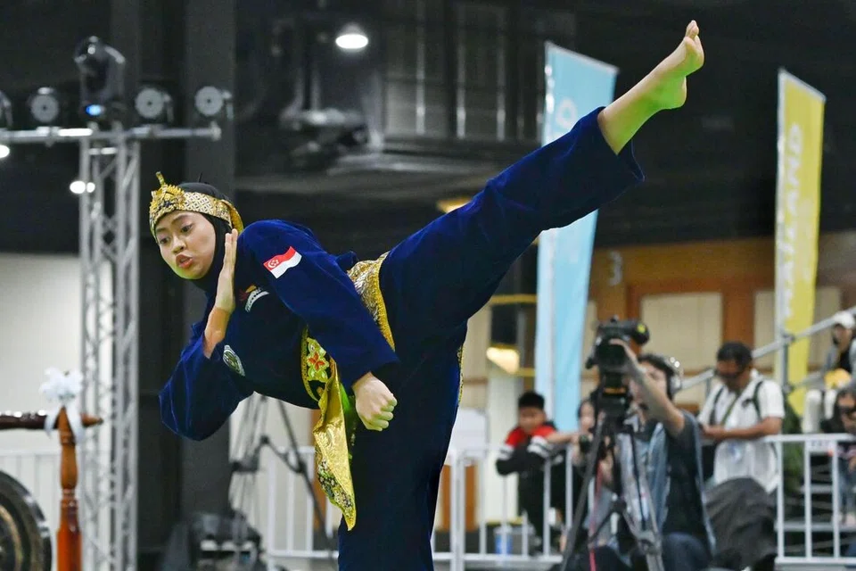Pesilat Singapura, Nurin Insyirah Mohamed Aidil, menewaskan Phone Sonesaisane dari Laos, 9.93 - 9.92, bagi acara tunggal puteri Sukan SEA 2025 di Dewan Impact Forum pada 13 Disember.
