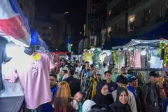 Presiden Persatuan Peniaga dan Penjaja Bumiputera Wilayah Persekutuan Kuala Lumpur, Datuk Seri Rosli Sulaiman, mendedahkan ada antara penjaja menjual tapak mereka kepada kartel, sebelum kartel menjual semula kepada penjaja pada harga dua kali ganda.