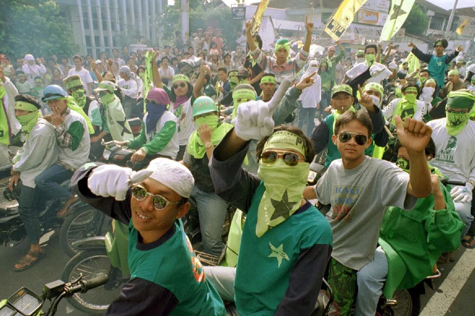 KEMPEN: Parti Persatuan Pembangunan (PPP) berkempen semasa pilihan raya presiden lalu. 