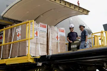ISI PESAWAT: Kakitangan Angkatan Udara Republik Singapura (RSAF) memuatkan bekalan bantuan kemanusiaan ke dalam Pengangkutan Kereta Kebal Pelbagai Peranan (MRTT) RSAF.
