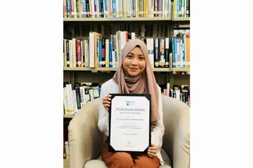 BEBAN KEWANGAN DIRINGANKAN: Biasiswa SIM Global Education yang diterima Cik Nur Syafiqah Mohamad Pasni membantunya menampung kos pengajian kursus ijazah kepujian pengurusan acara berkesinambungan. - Foto BH oleh HARYANI ISMAIL