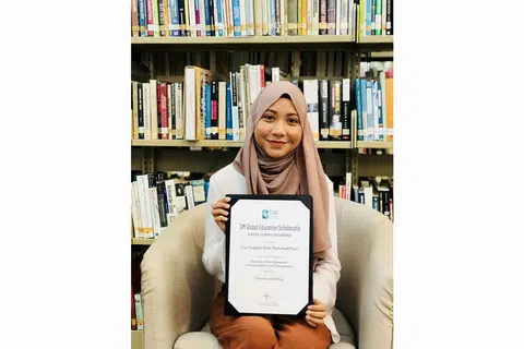 BEBAN KEWANGAN DIRINGANKAN: Biasiswa SIM Global Education yang diterima Cik Nur Syafiqah Mohamad Pasni membantunya menampung kos pengajian kursus ijazah kepujian pengurusan acara berkesinambungan. - Foto BH oleh HARYANI ISMAIL