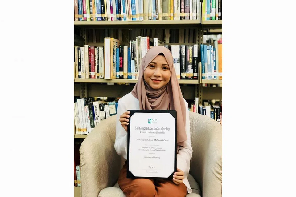 BEBAN KEWANGAN DIRINGANKAN: Biasiswa SIM Global Education yang diterima Cik Nur Syafiqah Mohamad Pasni membantunya menampung kos pengajian kursus ijazah kepujian pengurusan acara berkesinambungan. - Foto BH oleh HARYANI ISMAIL