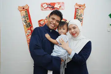Cik Sharmin Loh bersama suami, Encik Hakim ‘Afifi Ahmad, dan anak perempuan mereka bakal merai Tahun Baru Cina sebagai penganut Islam. 