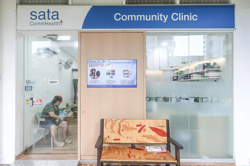 Klinik masyarakat ini mudah dikunjungi, kerana ia terletak di tengah-tengah kawasan perumahan penduduk yang memerlukan.