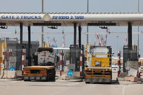 Israel telah meluluskan pembukaan semula sempadan di Erez, Utara Gaza, dan penggunaan sementara pelabuhan Ashdod di selatan Israel untuk membolehkan bekalan bantuan kemanusiaan disalurkan ke Jaluran Gaza.