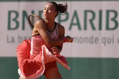 CIPTA SEJARAH PERIBADI: Zheng Qinwen menjadi pemain  China ke-11 memenangi kejuaraan perseorangan WTA. 