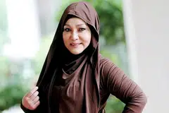 RAMLAH RAM: Penyanyi era 1980-an ini berasa puas apabila dapat membuat persembahan secara langsung menggunakan nota asal tanpa mengubahnya. - Foto MSTAR ONLINE