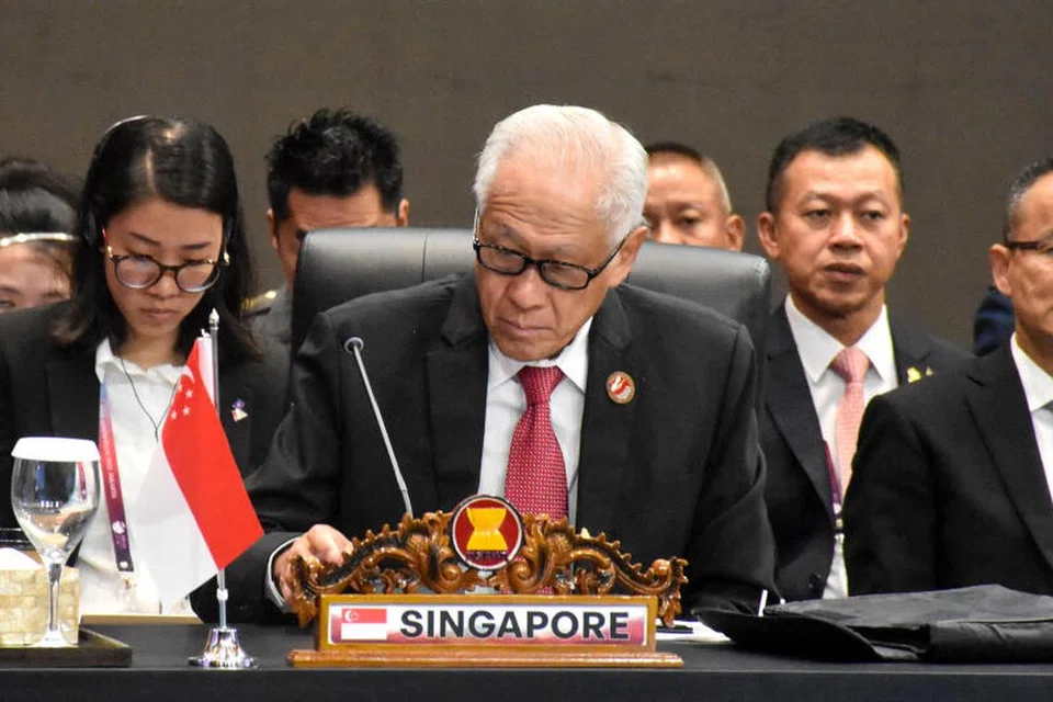 MENJAMIN KESELAMATAN: Menteri Pertahanan, Dr Ng Eng Hen, semasa menghadiri Mesyuarat Menteri-Menteri Pertahanan ASEAN (ADMM) Plus ke-10 di Jakarta, Indonesia.