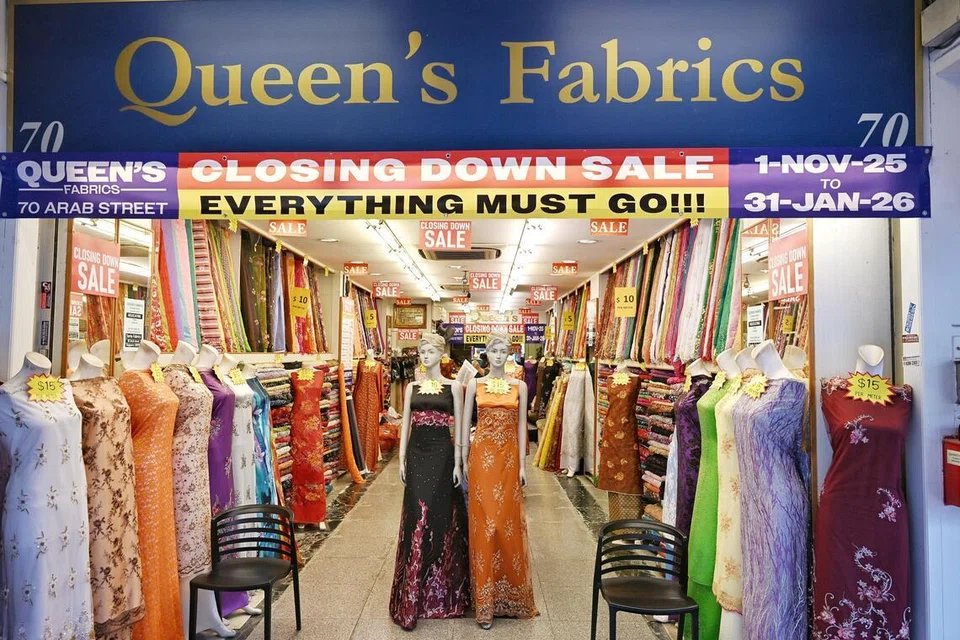 Kedai tekstil Queen’s Fabrics di Arab Street sedang mengadakan ‘jualan murah tutup kedai’ apabila Berita Harian (BH) mengunjungi kedainya baru-baru ini.