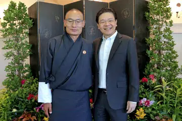 Perdana Menteri, Encik Lawrence Wong (kanan), menjadi tuan rumah kepada Perdana Menteri Bhutan, Encik Tshering Tobgay, dalam majlis makan tengah hari pada 18 September. 