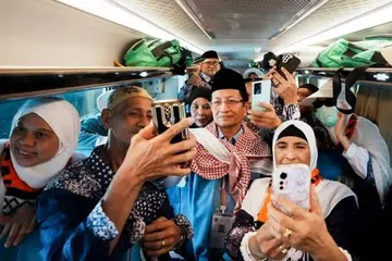 Menteri Agama Indonesia Dr Nasaruddin Umar bersama jemaah haji di dalam bas dalam hantaran Instagaramnya pada 10 Jun 2025.
