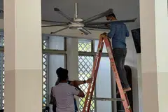 Sukarelawan berganding bahu menjayakan ‘Masjid Spring Cleaning Day’ yang berlangsung pada Ahad, 8 Februari, lalu di Masjid Ar-Raudhah.