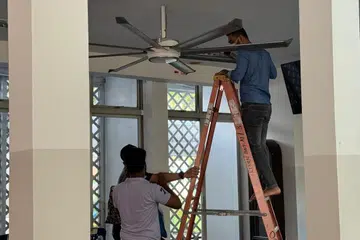 Sukarelawan berganding bahu menjayakan ‘Masjid Spring Cleaning Day’ yang berlangsung pada Ahad, 8 Februari, lalu di Masjid Ar-Raudhah.