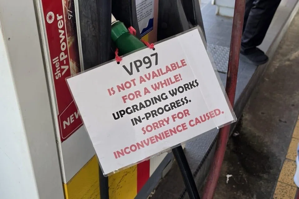 Seorang warga Singapura melaporkan stesen minyak Shell di Taman Pelangi, Johor Bahru kehabisan minyak RON97 pada 23 Mac.