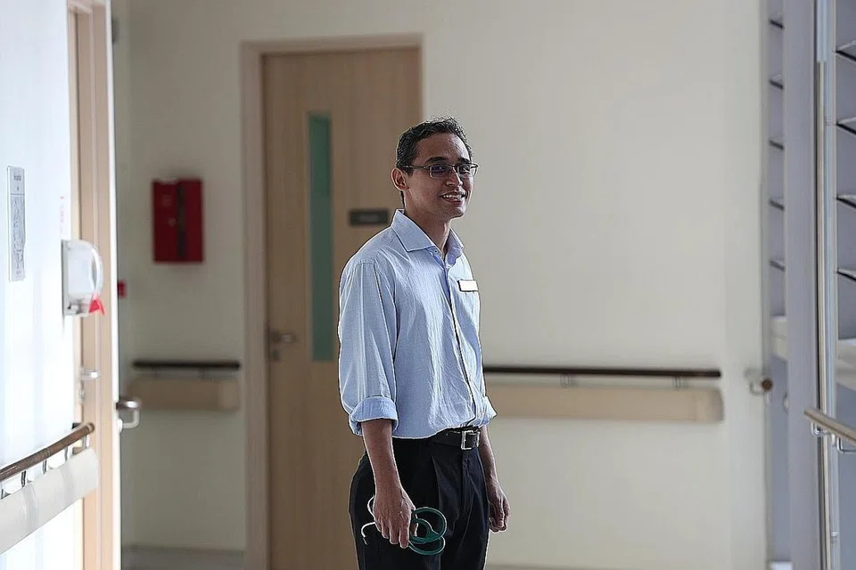 Pengarah Perubatan Paliatif dan Sokongan di Hospital Besar Ng Teng Fong, Dr Norhisham Main.