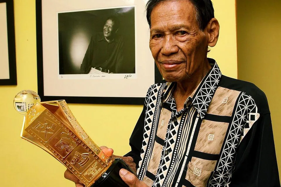 Anak-anak seni yang telah terima bantuan: Arwah S. Samsudin: SENIMAN VETERAN Arwah S.Samsudin, salah satu penerima bantuan dana 'Kami Peduli' kerana sakit tua.