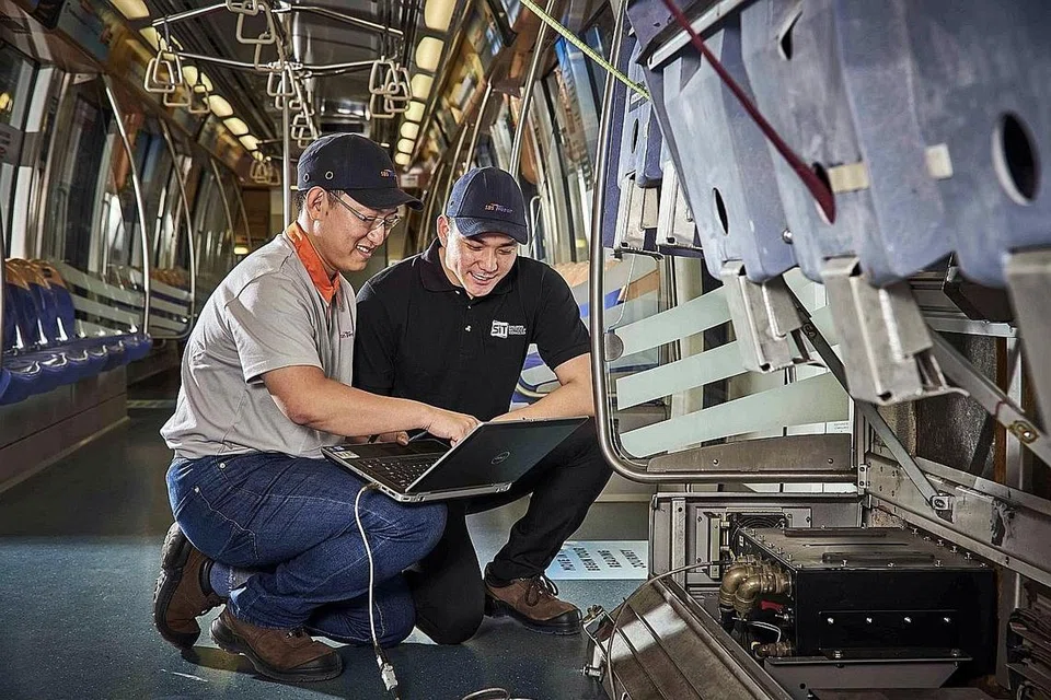 MENCIPTA DAN MENJAGA PEKERJAAN: Pakej Pekerjaan dan Kemahiran SGUnited akan mewujudkan hampir 100,000 peluang dalam tiga bidang - 40,000 pekerjaan, 25,000 tempat bagi program pelatih dan 30,000 tempat bagi latihan kemahiran. - Foto fail