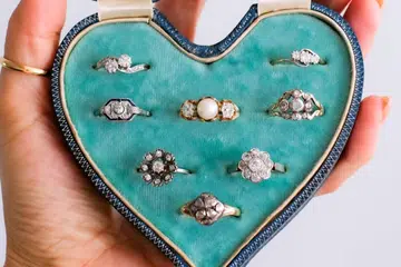 Pelbagai cincin berlian vintaj dengan reka bentuk menarik yang dijual oleh jenama tempatan, Eye of the Cat Jewellery. 