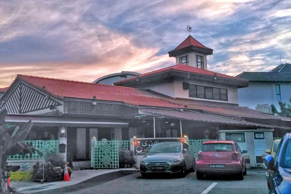 ADAKAN PELBAGAI KEGIATAN: Masjid Al-Taqua mengadakan pelbagai kegiatan bersempena sambutan Maulidur Rasul tahun ini demi merapatkan ukhuwah sesama insan, tidak kira bangsa ataupun agama. - Foto MASJID AL-TAQUA