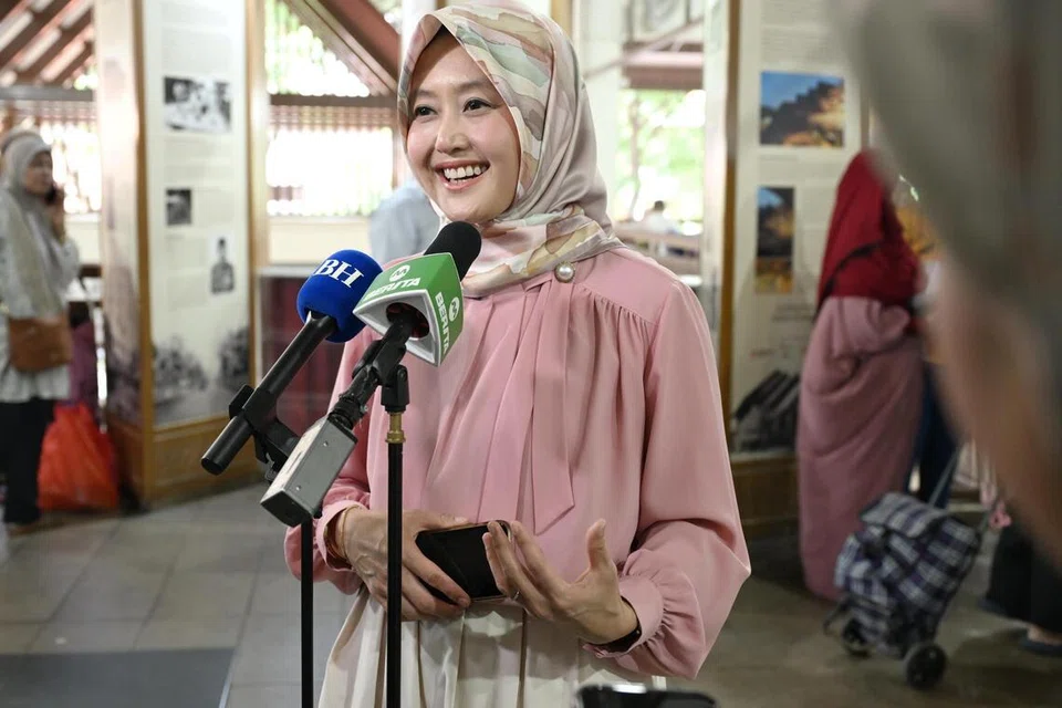 AI, Rahayu Mahzam, masyarakat Melayu/Islam