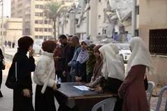 Pelajar kembali menghadiri kuliah di Universiti Islam Gaza, di tengah Jaluran Gaza pada 29 November.