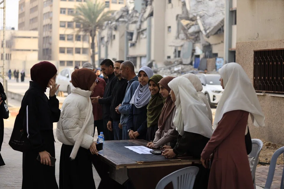 Pelajar kembali menghadiri kuliah di Universiti Islam Gaza, di tengah Jaluran Gaza pada 29 November.