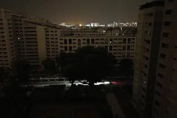 RISIKO PALING UTAMA: Gangguan perniagaan, seperti bekalan elektrik terputus, dilihat sebagai risiko paling utama bagi perniagaan di Singapura tahun ini. Ia tahun keempat berturut-turut gangguan perniagaan paling atas dalam tangga risiko dalam tinjauan Allianz Risk Barometer. - Foto fail