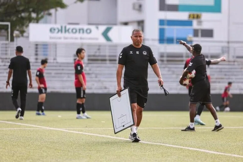 Tanjong Pagar United, Noh Alam Shah, bola sepak, sampah