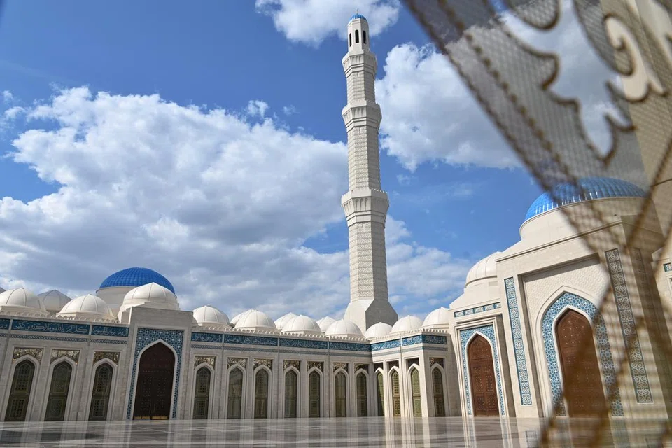 TERSERGAM INDAH: Masjid Besar Astana merupakan masjid terbesar di Asia Tengah. 