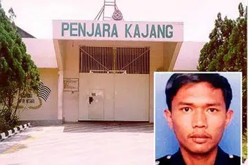 TIDAK DIBAWA KELUAR PENJARA LEBIH EMPAT TAHUN: Jabatan Penjara Malaysia berkata Azilah (gambar sisipan) tidak pernah dibawa keluar dari Penjara Kajang sejak lebih empat tahun lalu, dengan kali terakhir pada April 2015 bagi menghadiri perbicaraan. Peguam Datuk Najib, Tan Sri Shafee, mendakwa Azilah dibawa keluar Februari lalu untuk berjumpa orang kenamaan sebagai rancangan untuk mengaitkan anak guamnya dengan pembunuhan mendiang Altantuya. - Foto JABATAN PENJARA MALAYSIA