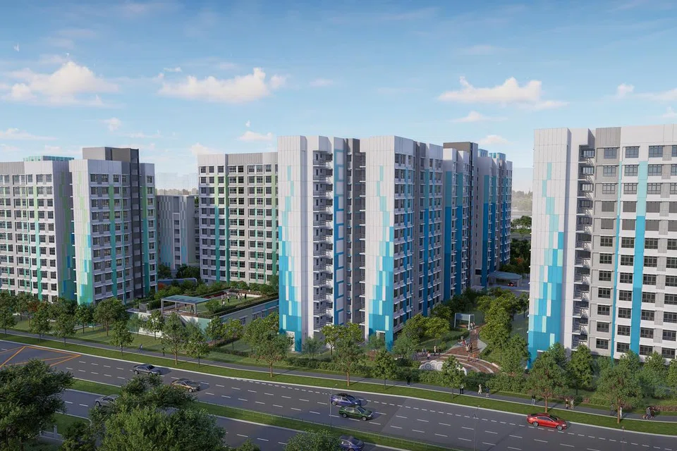 Tampines GreenTopaz dekat stesen MRT Tampines West terdiri daripada empat blok 12 atau 13 tingkat setiap satu, dengan masa menunggu tiga tahun satu bulan.