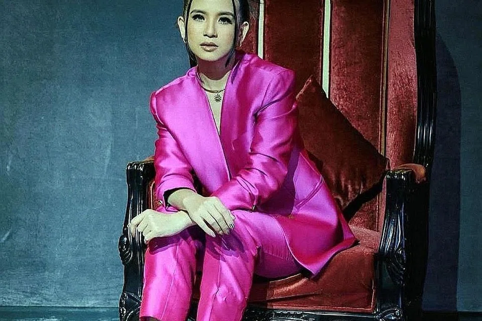 SUKI LOW: Hanya menyampaikan kisah kehilangan dan cinta hampa yang rakannya Shila Amzah catatkan dalam lagu 'Bahagia Yang Sebentar'. - Foto INSTAGRAM SUKI LOW