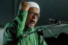 USUL HUKUMAN MAKSIMUM: Ahli Parlimen Marang yang juga Presiden Parti Agama SeMalaysia (PAS), Datuk Seri Haji Abdul Haji Awang, membentangkan RUU355 yang diletakkan pada tempat pertama Aturan Mesyuarat di sidang parlimen Malaysia hari ini. - Foto: THE MALAYSIAN INSIGHT