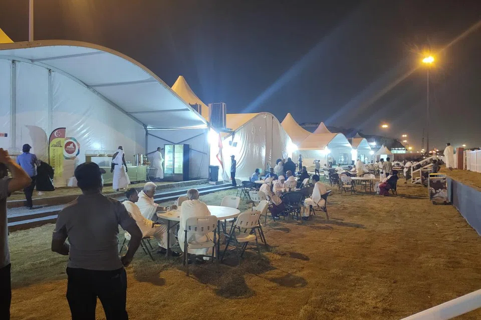 Kawasan khemah pada 14 Jun malam setibanya Encik Muhammad Zabid di Arafah.