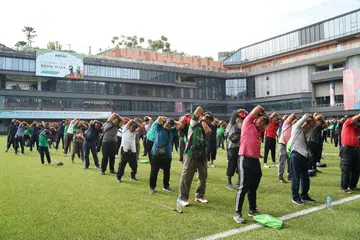 Dalam program Get Fit for Haj (GFH) yang dipertingkatkan, jemaah haji melakukan rutin senaman dan memanaskan badan dalam acara berjalan pantas beramai-ramai yang dianjurkan Persatuan Ejen-Ejen Pelancong Muslim Singapura (Amtas) sepanjang dua kilometer di Our Tampines Hub (OTH) pada 4 Mei.