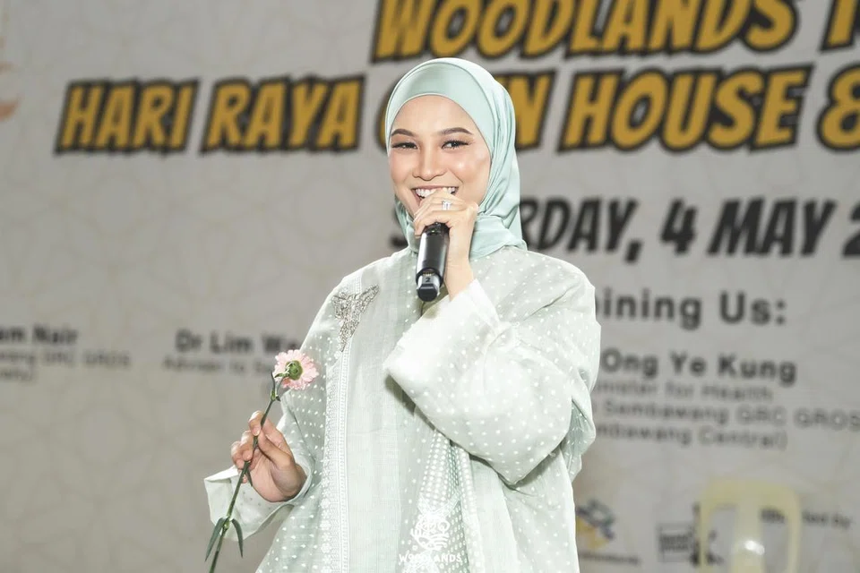 Nabila Razali menyifatkan lagu, ‘Raya Mana?’ seiring dengan dilema ramai yang perlu pilih untuk beraya di kampung mereka atau pasangan mereka.